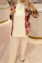 Load image into Gallery viewer, Gathered Neck Sleeveless Blouse