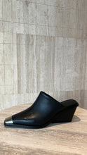 Load image into Gallery viewer, The Capped Mules
