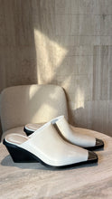 Load image into Gallery viewer, The Capped Mules
