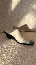 Load image into Gallery viewer, The Capped Mules
