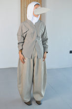Load image into Gallery viewer, Tobi Barrel Pants

