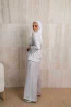 Load image into Gallery viewer, Silky Draped Flowline Set
