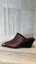 Load image into Gallery viewer, The Capped Mules
