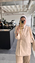 Load image into Gallery viewer, Asymmetric Side Blazer
