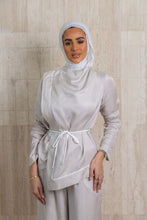 Load image into Gallery viewer, Silky Draped Flowline Set
