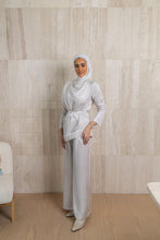 Load image into Gallery viewer, Silky Draped Flowline Set
