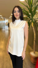 Load image into Gallery viewer, Sporty Sleeveless Blouse
